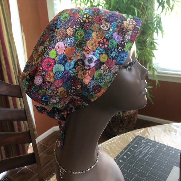 Multicolored themed scrub cap - Picture 2 of 3